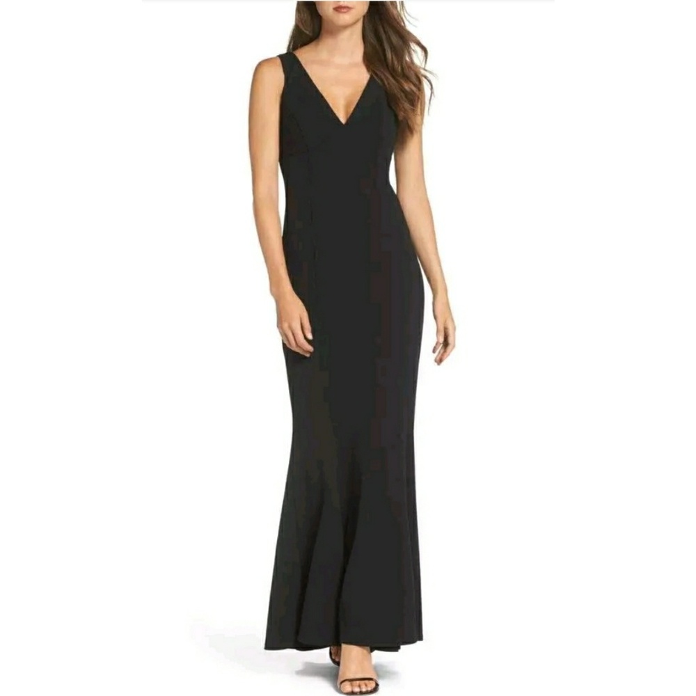 Vince Camuto Twist Back Crepe Mermaid Gown